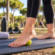 Esercizi di mobilità del piede e della caviglia durante una lezione di Stretching e Mobility