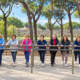 Partecipanti al corso Active Walking 60+ durante gli esercizi alla pista di pattinaggio del Parco degli Acquedotti